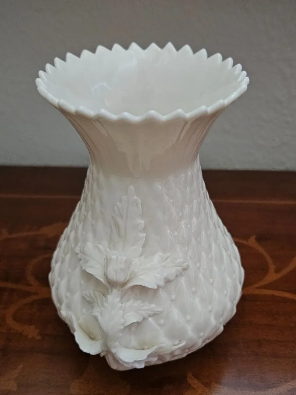 RARE ANTIQUE VINTAGE BELLEEK IRISH NEPTUNE PORCELAIN CORAL SHELL VASE POT